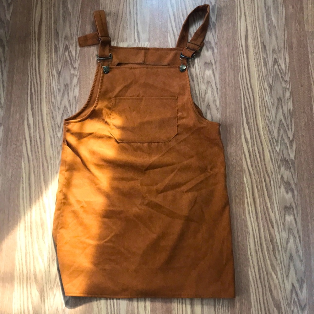 Brown/orange pull over jumpsuit.